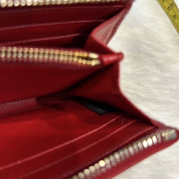 Prada red zippy wallet (perfect for the Christmas) - Picture 14 of 17